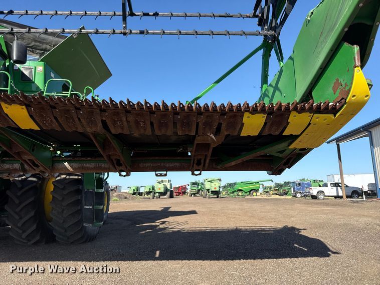 image for item EW4282 2012 John Deere 635FD HydraFlex flex draper head