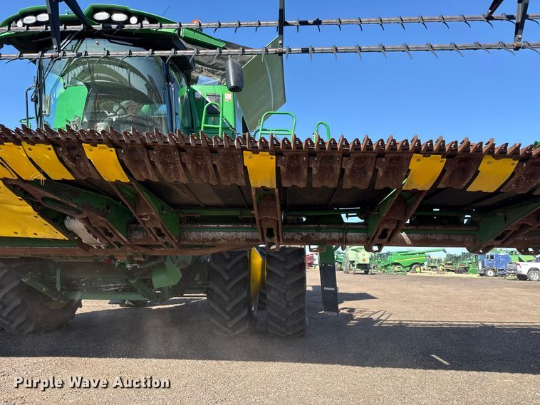 image for item EW4282 2012 John Deere 635FD HydraFlex flex draper head