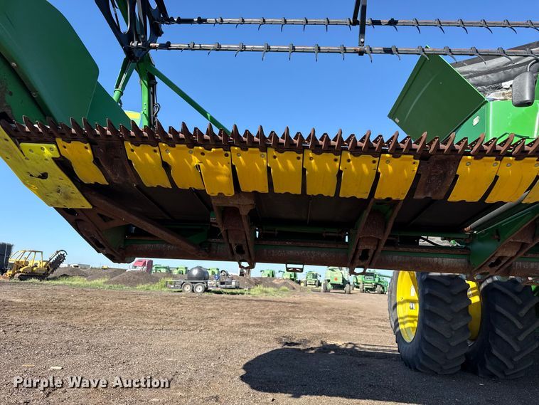 image for item EW4282 2012 John Deere 635FD HydraFlex flex draper head