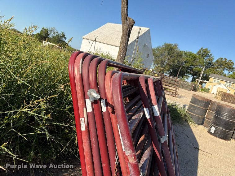 image for item EW5011 Approximately 10 livestock panels