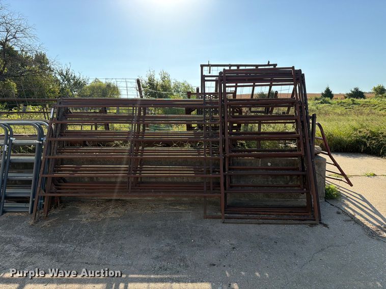 image for item EW5012 Approximately 5 livestock panels