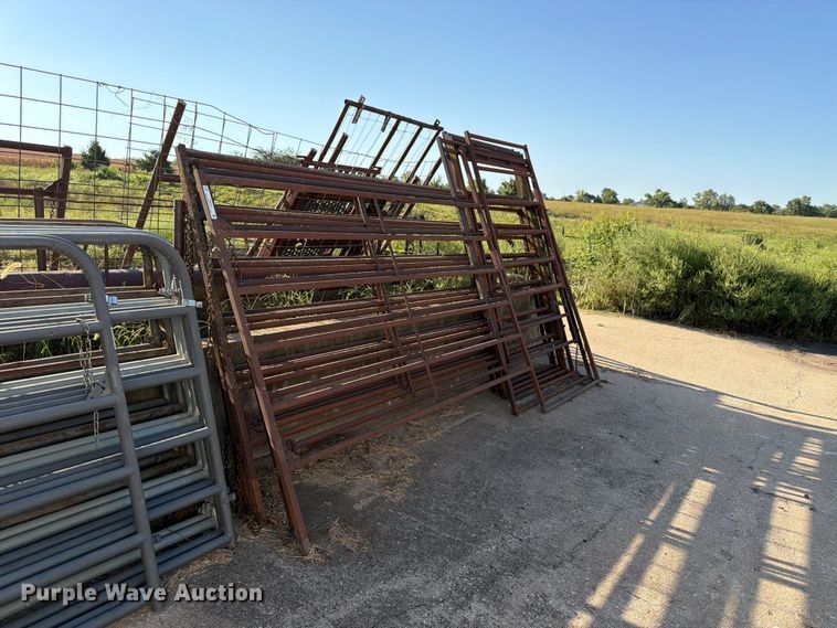 image for item EW5012 Approximately 5 livestock panels