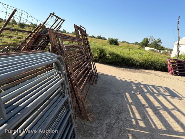 image for item EW5012 Approximately 5 livestock panels