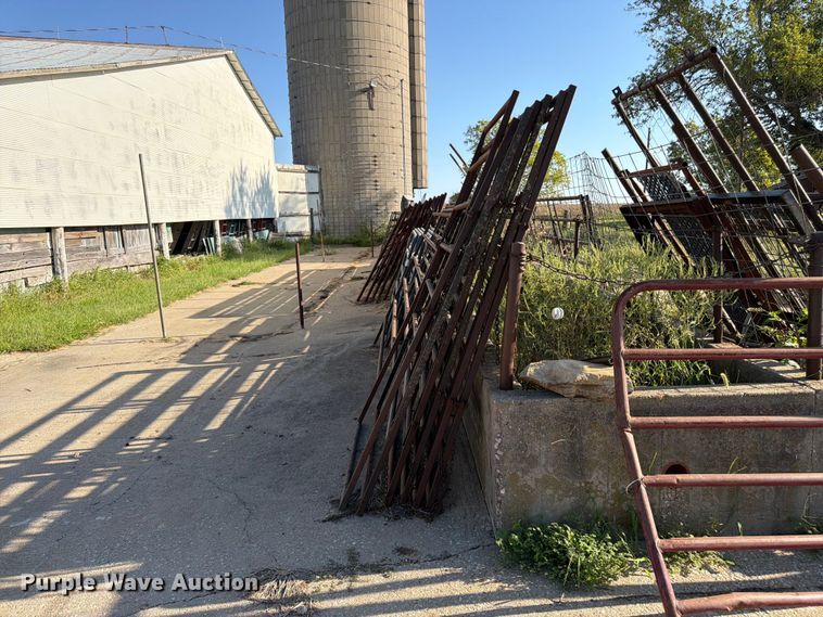 image for item EW5012 Approximately 5 livestock panels