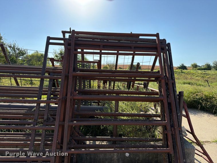 image for item EW5012 Approximately 5 livestock panels