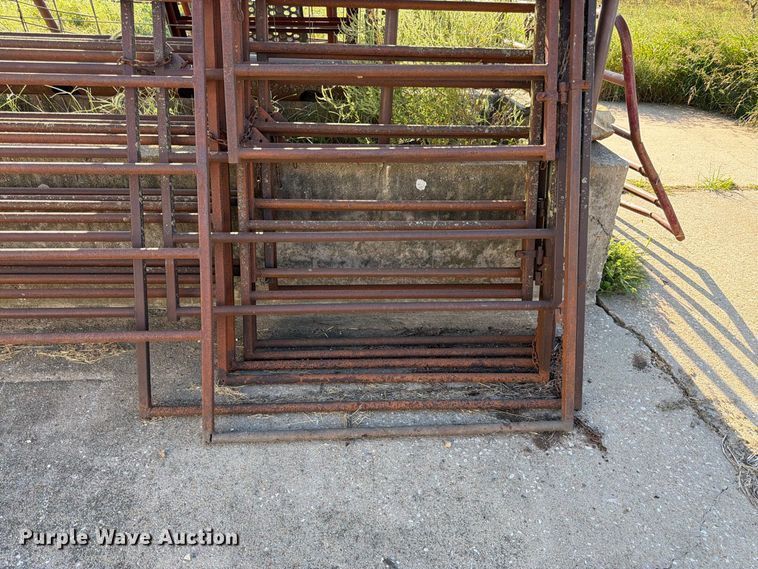 image for item EW5012 Approximately 5 livestock panels