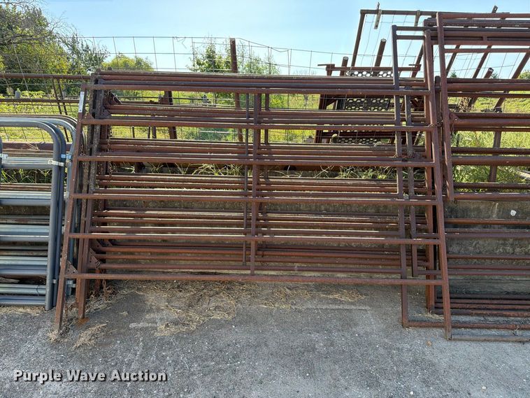 image for item EW5012 Approximately 5 livestock panels
