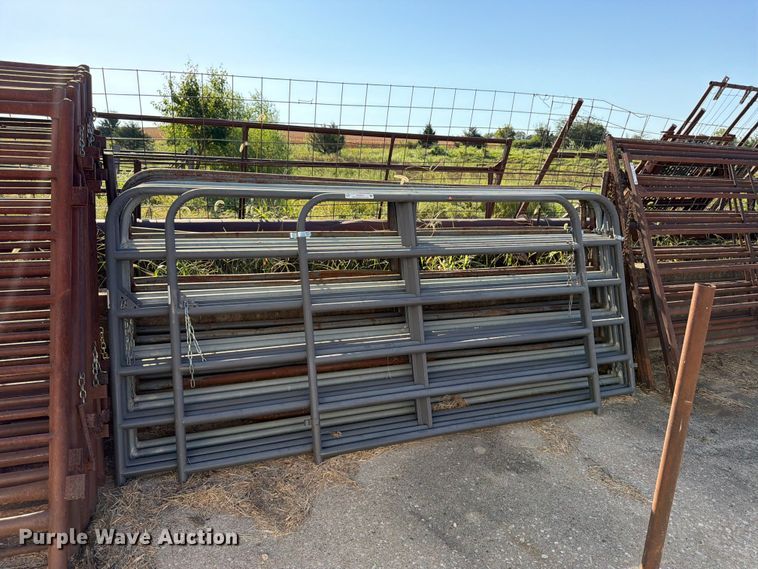 image for item EW5013 Approximately 8 livestock panels