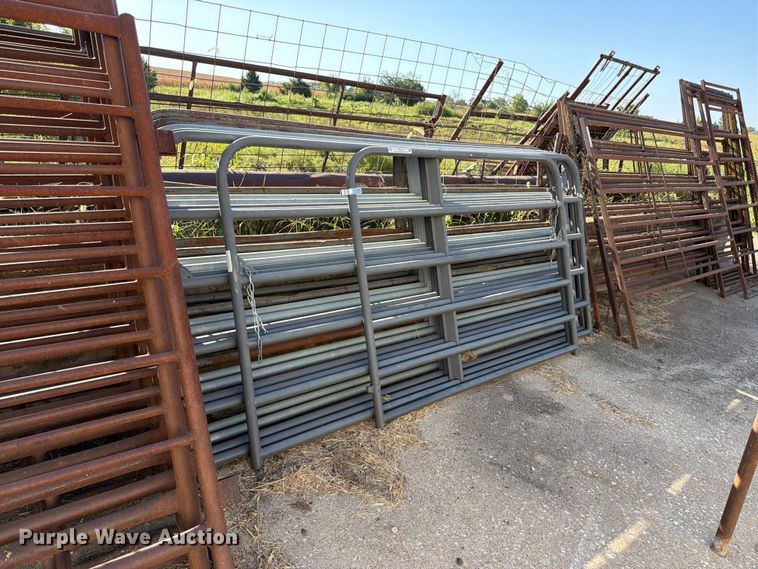 image for item EW5013 Approximately 8 livestock panels