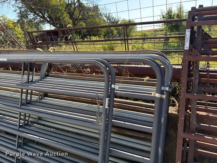 image for item EW5013 Approximately 8 livestock panels