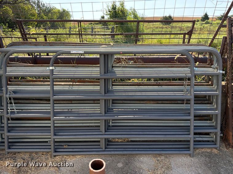 image for item EW5013 Approximately 8 livestock panels