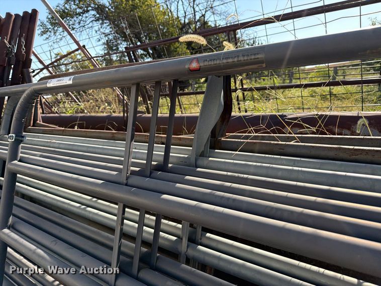 image for item EW5013 Approximately 8 livestock panels