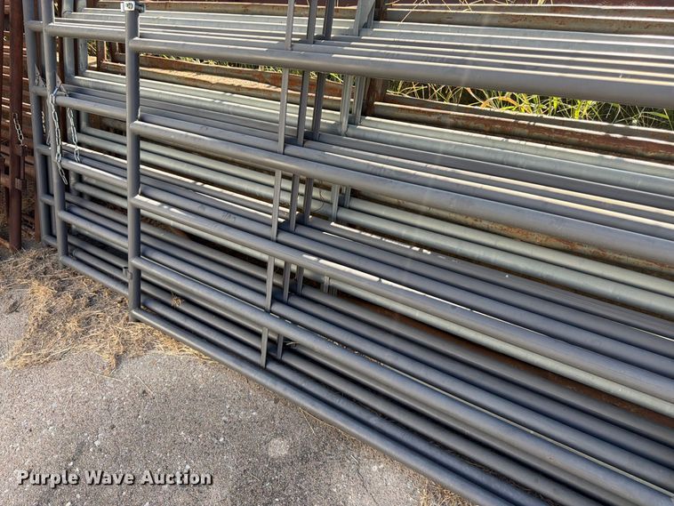 image for item EW5013 Approximately 8 livestock panels