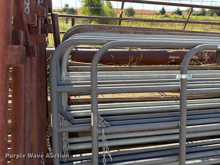image for item EW5013 Approximately 8 livestock panels