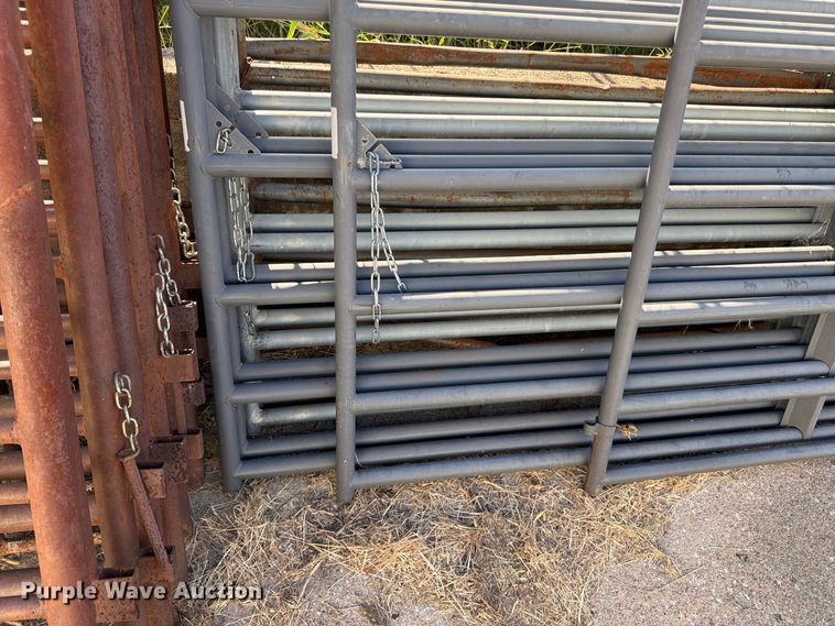 image for item EW5013 Approximately 8 livestock panels