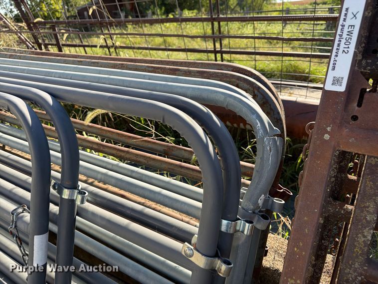 image for item EW5013 Approximately 8 livestock panels