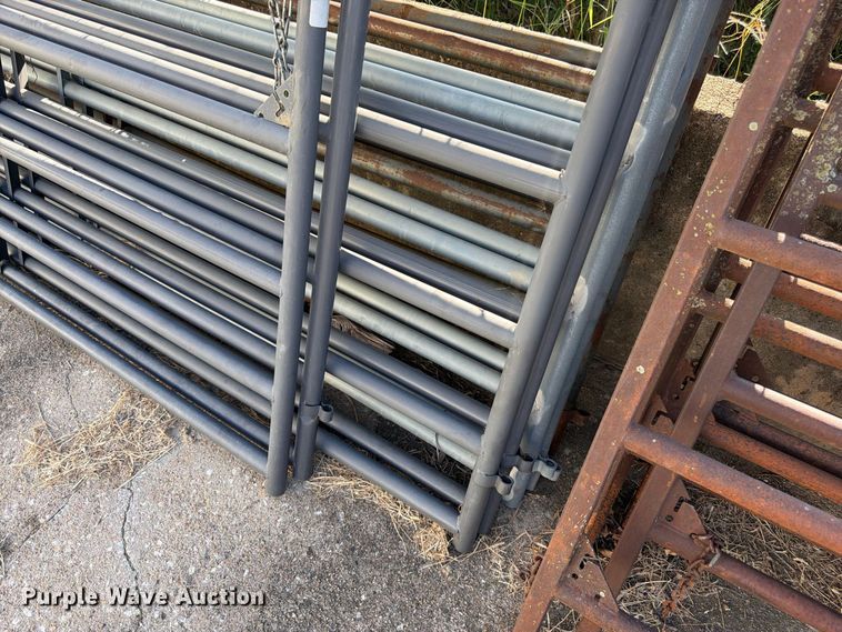 image for item EW5013 Approximately 8 livestock panels
