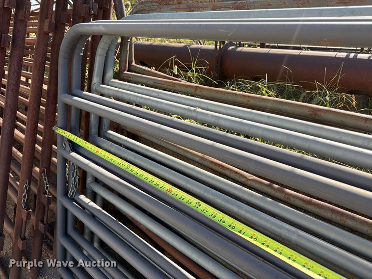 image for item EW5013 Approximately 8 livestock panels