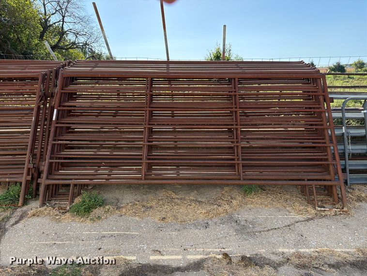 image for item EW5014 Approximately 19 livestock panels