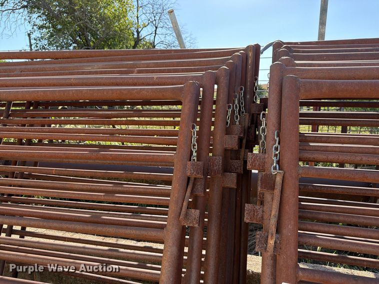image for item EW5014 Approximately 19 livestock panels