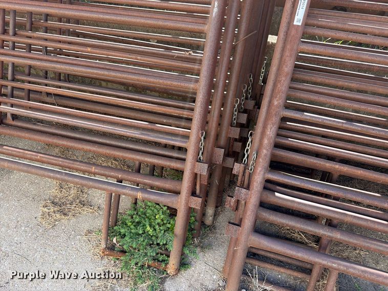 image for item EW5014 Approximately 19 livestock panels