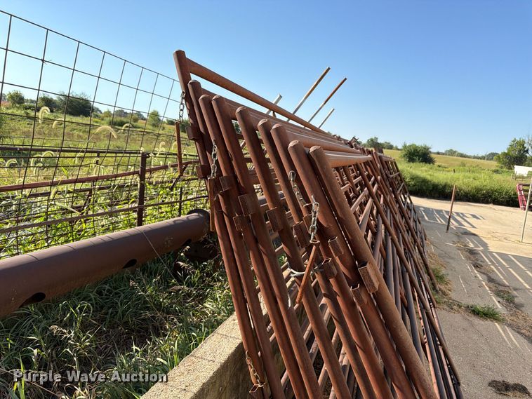 image for item EW5014 Approximately 19 livestock panels