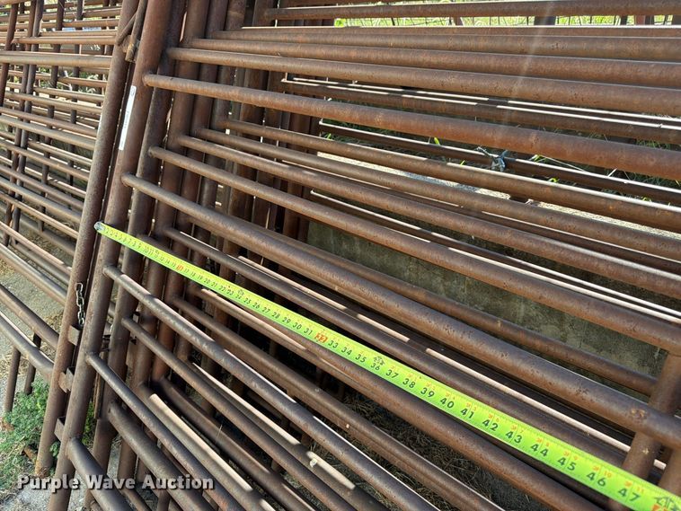 image for item EW5014 Approximately 19 livestock panels