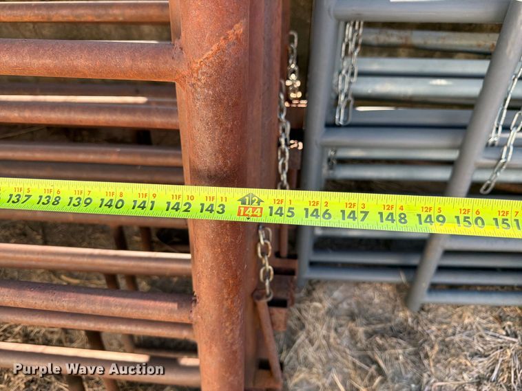 image for item EW5014 Approximately 19 livestock panels