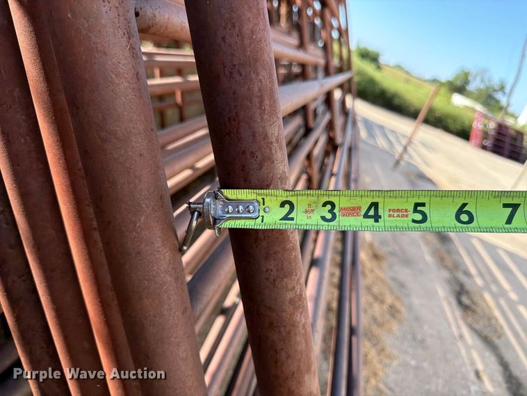 image for item EW5014 Approximately 19 livestock panels