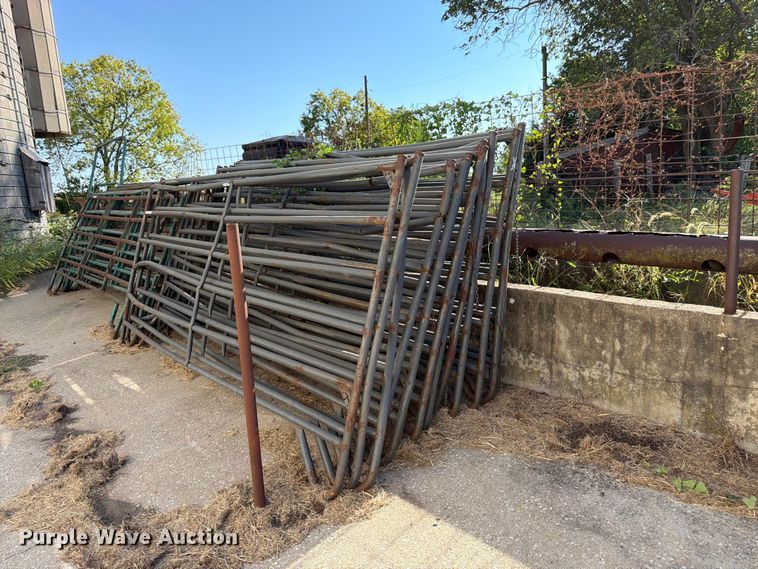 Approximately 13 livestock panels
