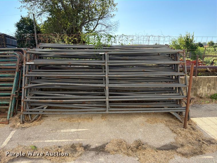 image for item EW5015 Approximately 13 livestock panels