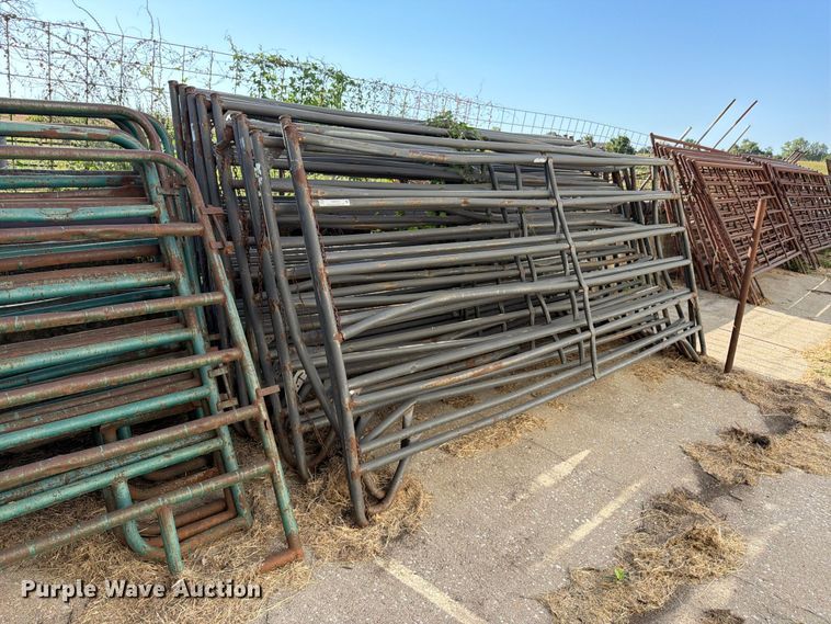 image for item EW5015 Approximately 13 livestock panels