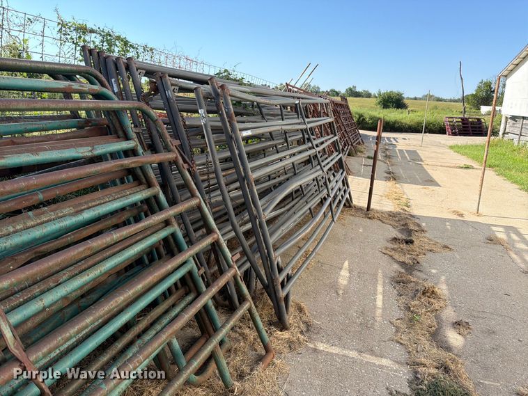 image for item EW5015 Approximately 13 livestock panels