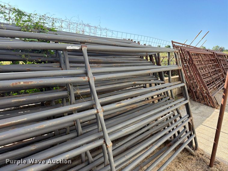 image for item EW5015 Approximately 13 livestock panels
