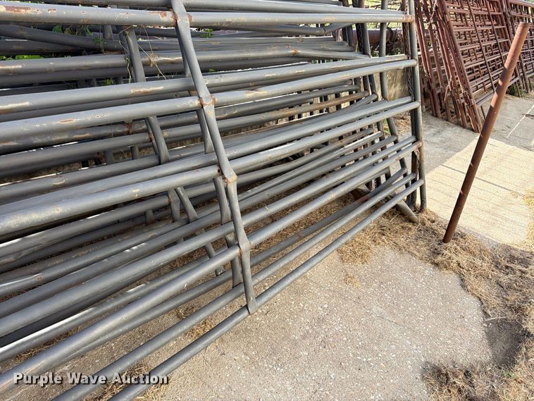 image for item EW5015 Approximately 13 livestock panels