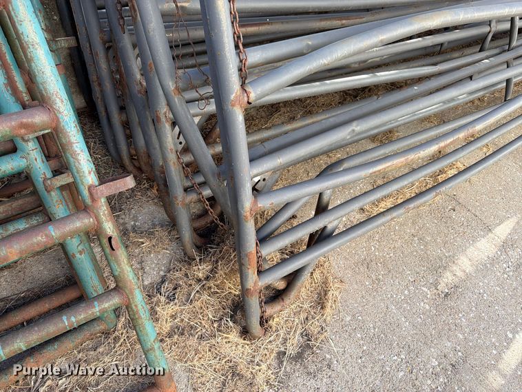image for item EW5015 Approximately 13 livestock panels
