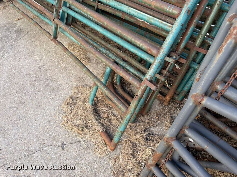 image for item EW5016 Approximately 8 livestock panels