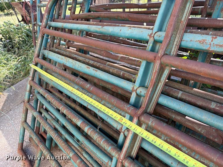 image for item EW5016 Approximately 8 livestock panels