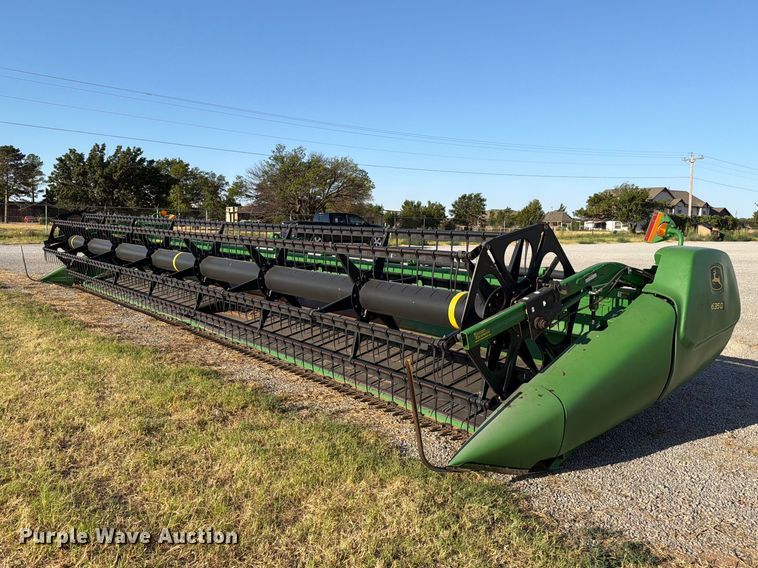 2011 John Deere 635 DRAPER draper head