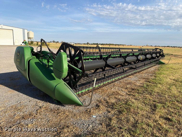 image for item EW8727 2011 John Deere 635 DRAPER draper head