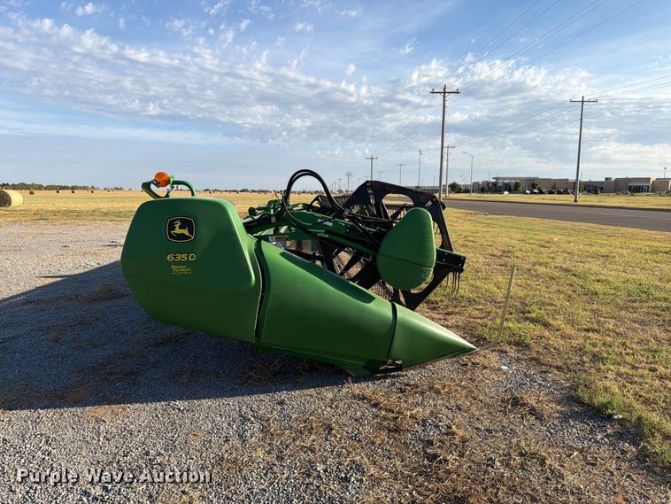 image for item EW8727 2011 John Deere 635 DRAPER draper head