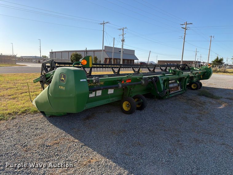 image for item EW8727 2011 John Deere 635 DRAPER draper head