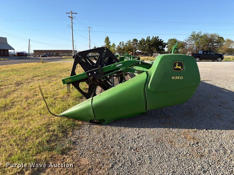 image for item EW8727 2011 John Deere 635 DRAPER draper head