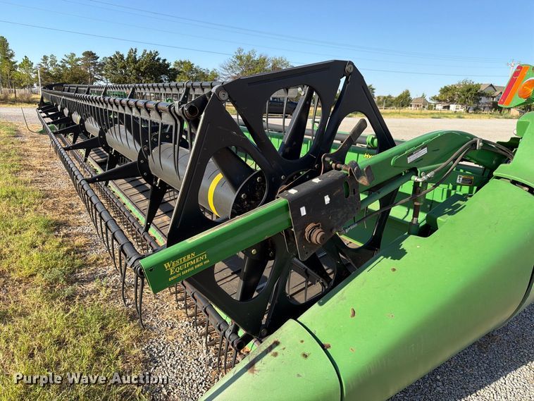 image for item EW8727 2011 John Deere 635 DRAPER draper head