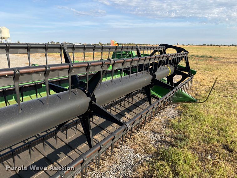 image for item EW8727 2011 John Deere 635 DRAPER draper head