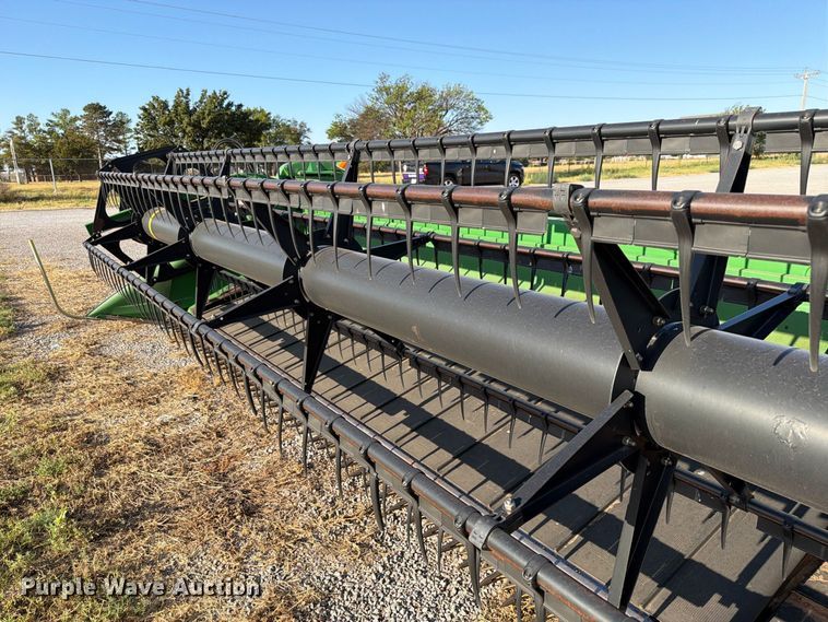 image for item EW8727 2011 John Deere 635 DRAPER draper head