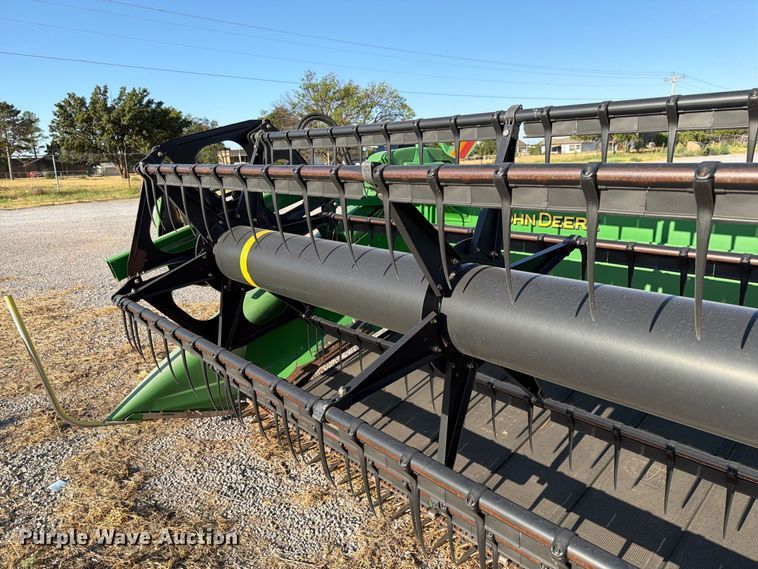 image for item EW8727 2011 John Deere 635 DRAPER draper head
