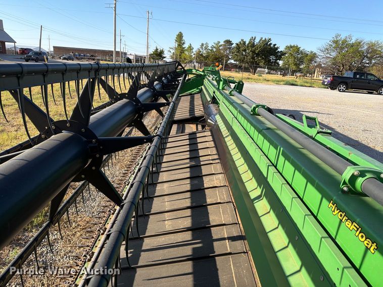 image for item EW8727 2011 John Deere 635 DRAPER draper head
