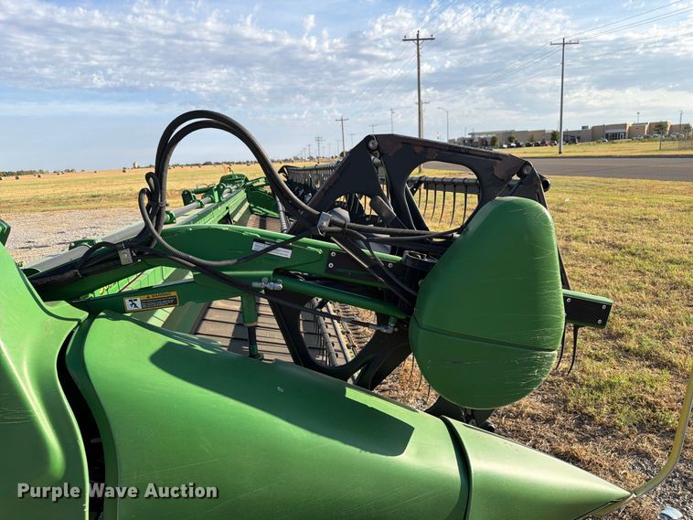 image for item EW8727 2011 John Deere 635 DRAPER draper head