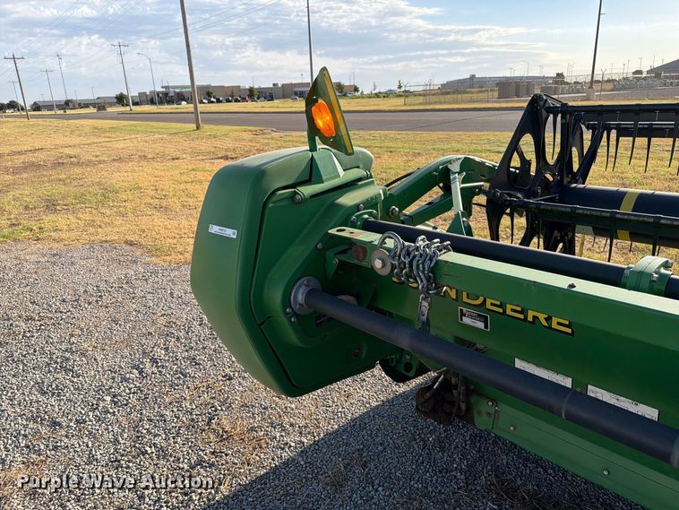 image for item EW8727 2011 John Deere 635 DRAPER draper head